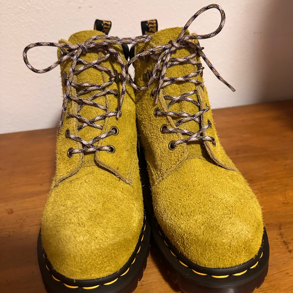 Green/yellow suede combat boots Dr.martens
